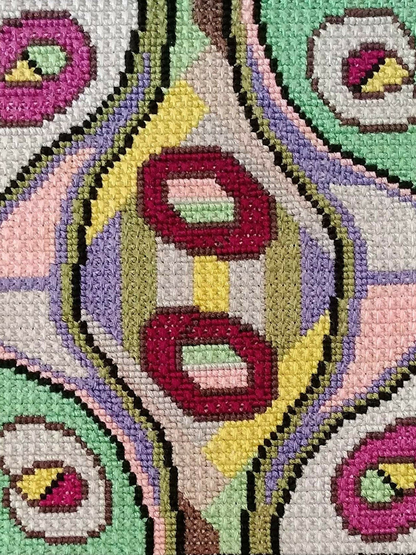 Harmony in chaos is exclusive hand embroidery pattern created by Anya Isac for Unique Embroidery purse